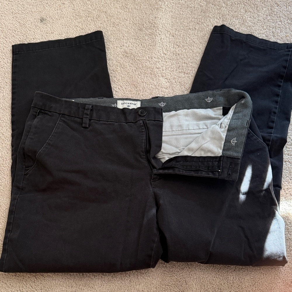 Dockers Men's Classic Black Chinos
